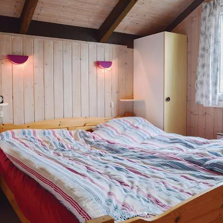 Three-bedroom Holiday In 度假居