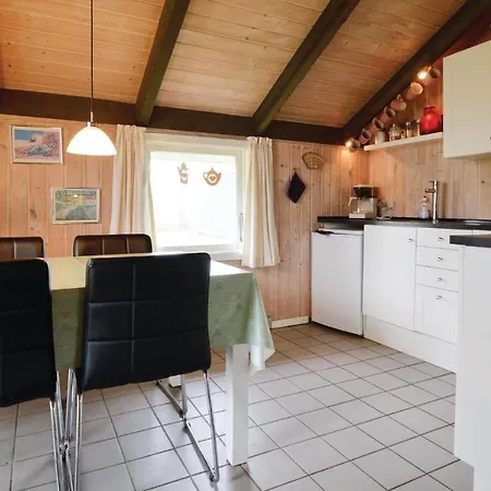 Three-bedroom Holiday In 度假居 *
